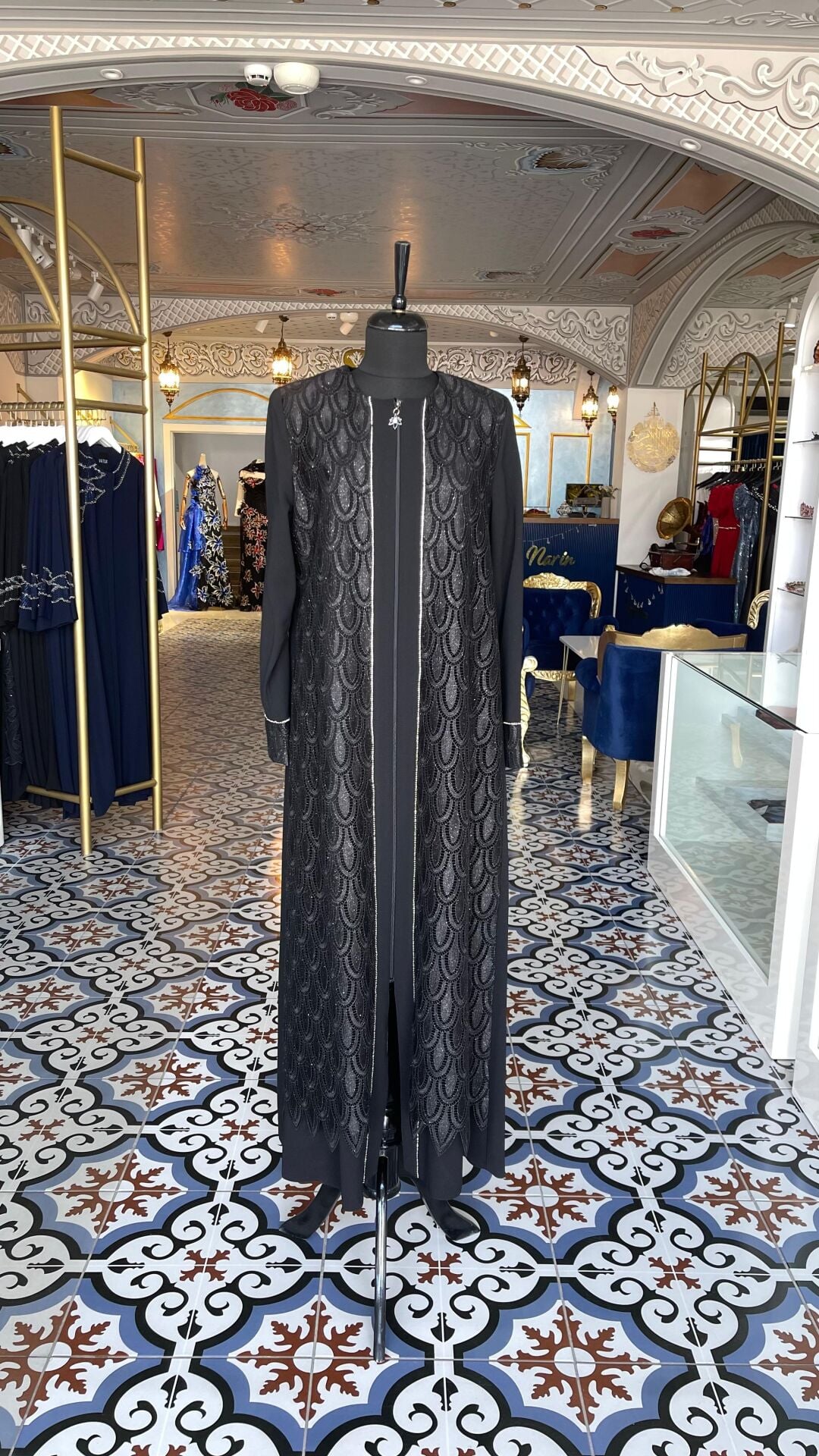 Yelpaze Desenli Güpür Detaylı Fermuarlı Ferace