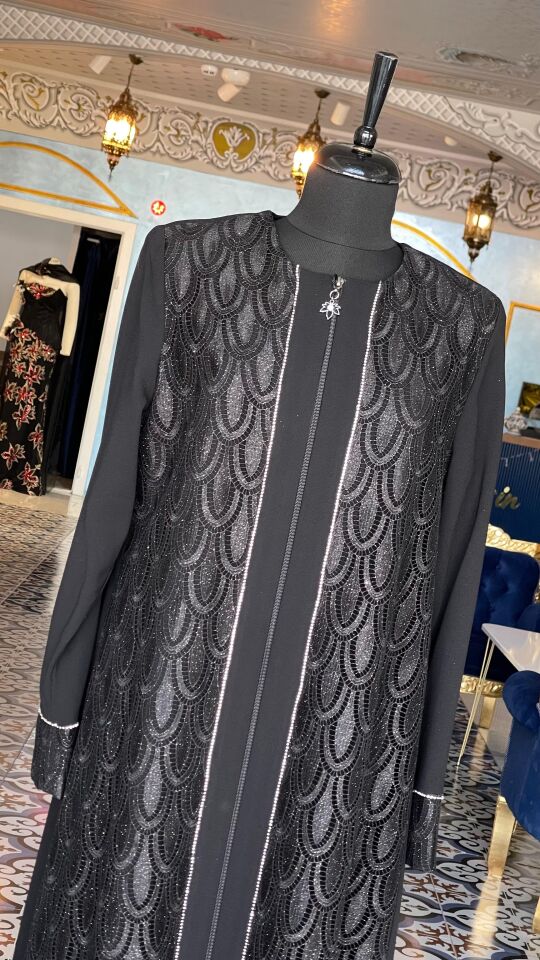 Yelpaze Desenli Güpür Detaylı Fermuarlı Ferace