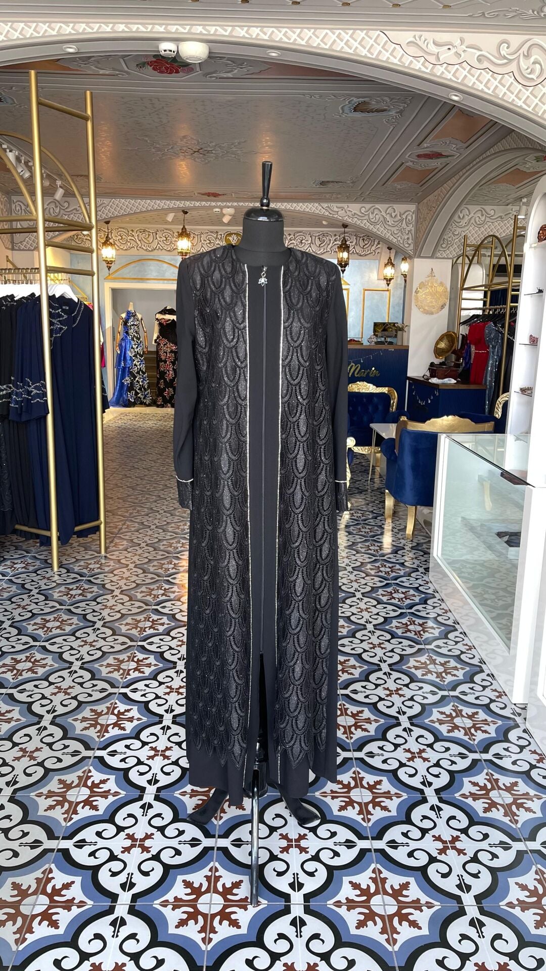 Yelpaze Desenli Güpür Detaylı Fermuarlı Ferace