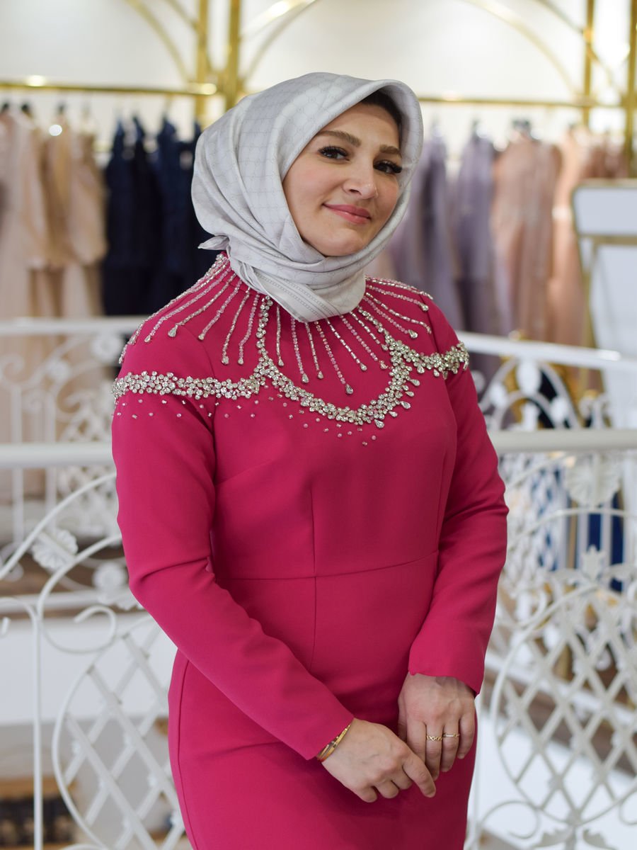 Yakası Ve Önü İşlemeli Düz Dar Abiye Elbise