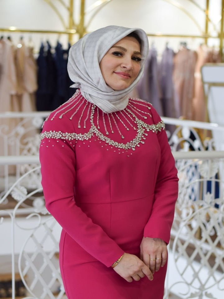 Yakası Ve Önü İşlemeli Düz Dar Abiye Elbise