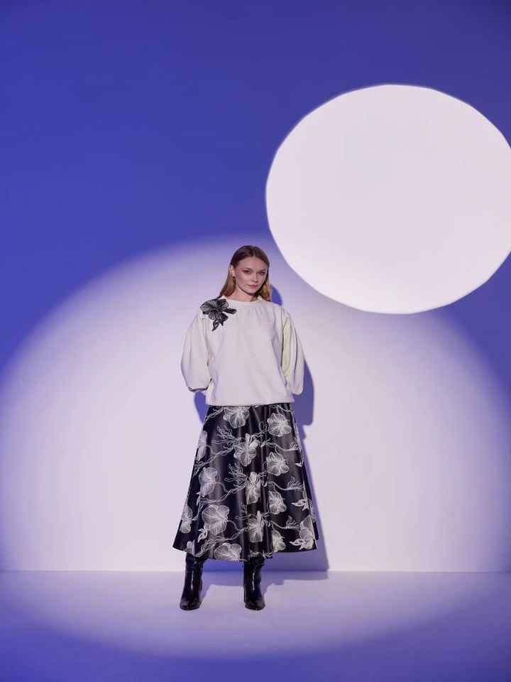 Çiçek İşlemeli Nilüfer  Sweat