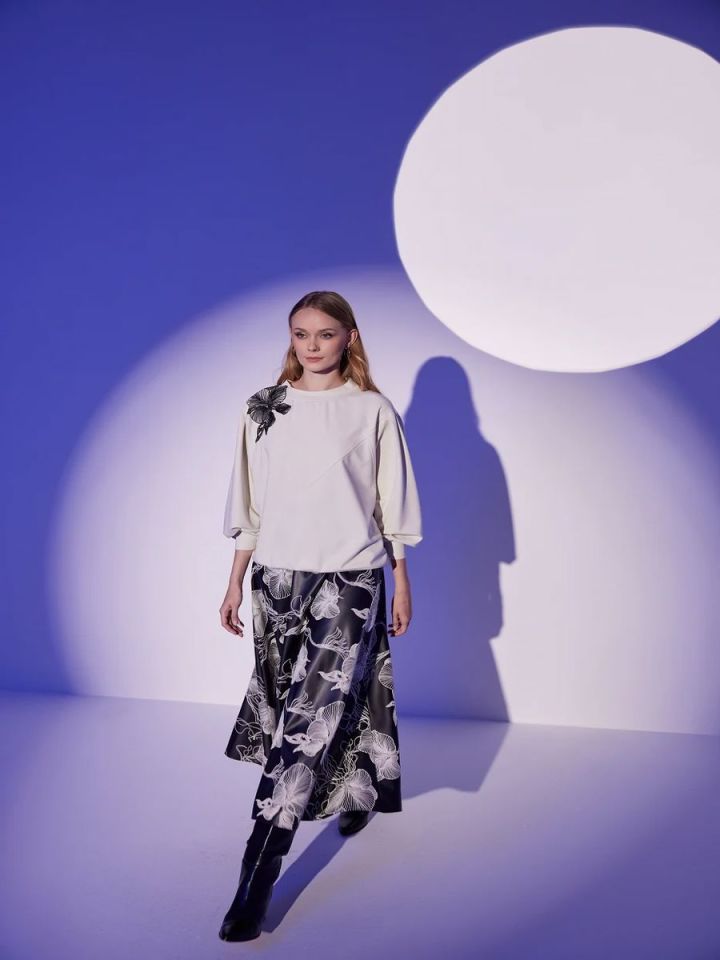 Çiçek İşlemeli Nilüfer  Sweat