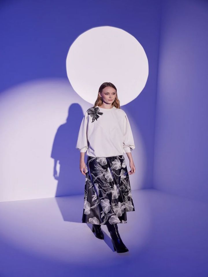 Çiçek İşlemeli Nilüfer  Sweat