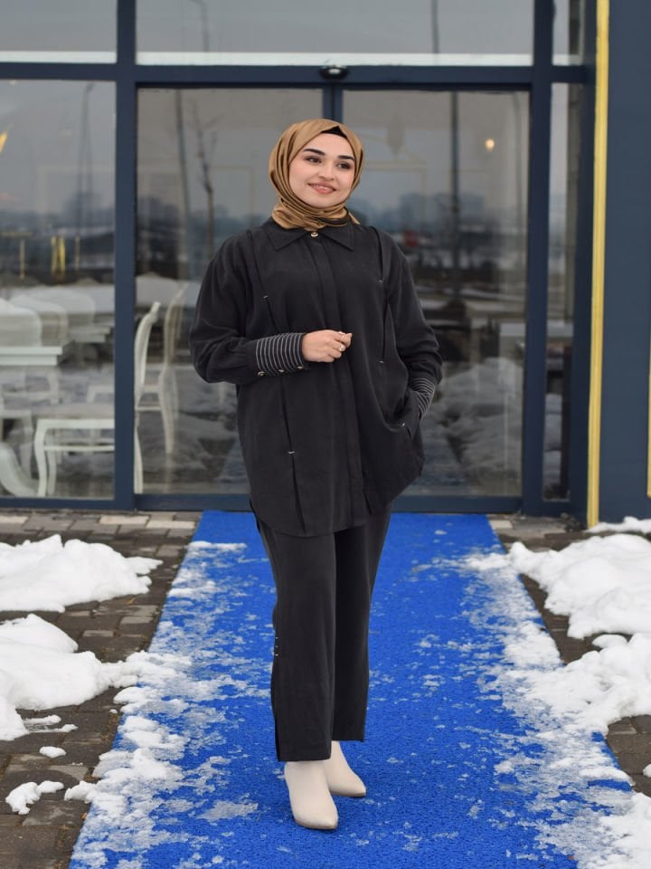Gömlekli Lıdya Takım