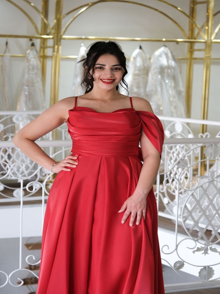 Tek Omuz Detaylı Kırmızı Saten Abiye Elbise