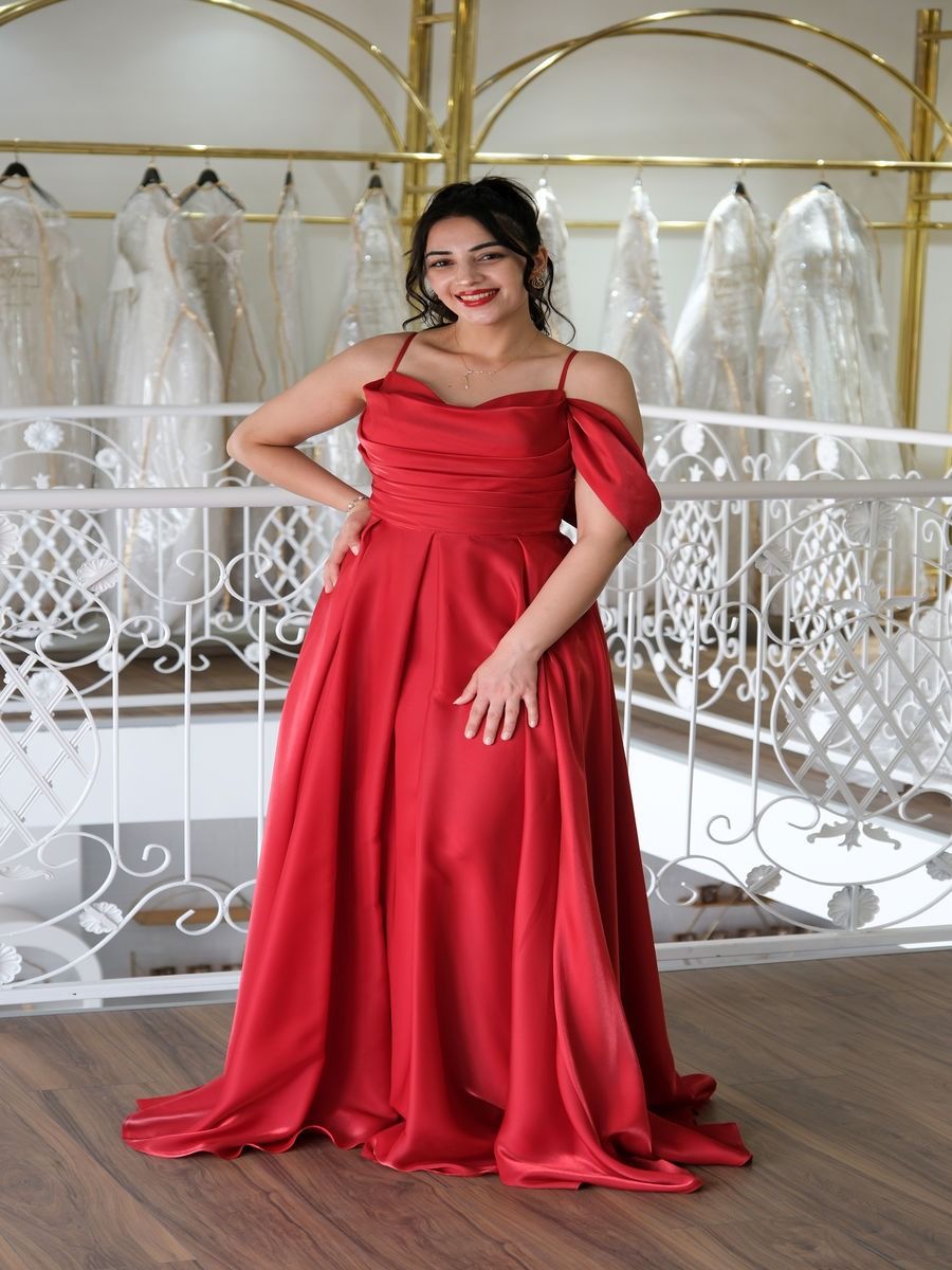 Tek Omuz Detaylı Kırmızı Saten Abiye Elbise