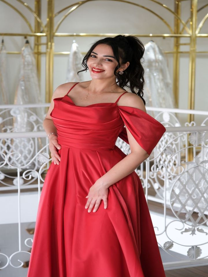 Tek Omuz Detaylı Kırmızı Saten Abiye Elbise