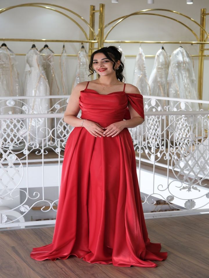 Tek Omuz Detaylı Kırmızı Saten Abiye Elbise