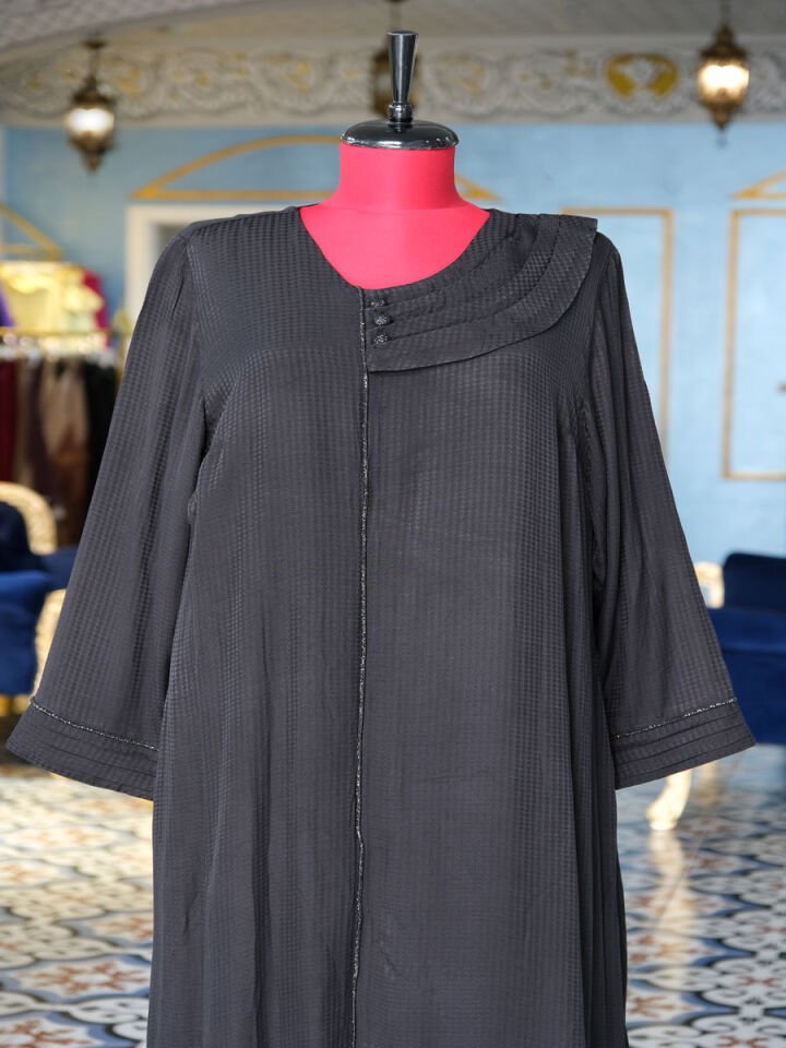 Asimetrik Yaka Detaylı Elbise