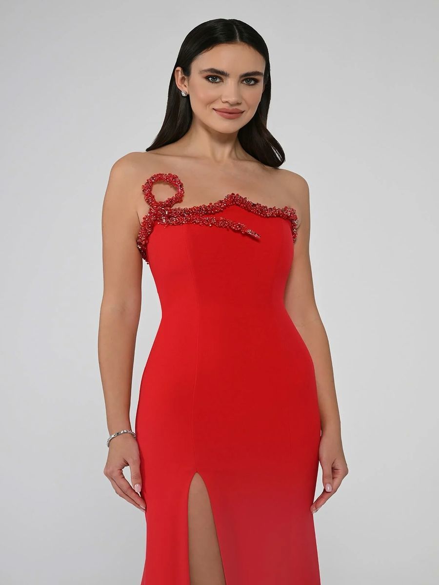 Alfabeta Straplez Yakası Taşlı Asimetrik Kesim Önden Yırtmaçlı Uzun Elbise Stok Kodu: MA-B6728-001