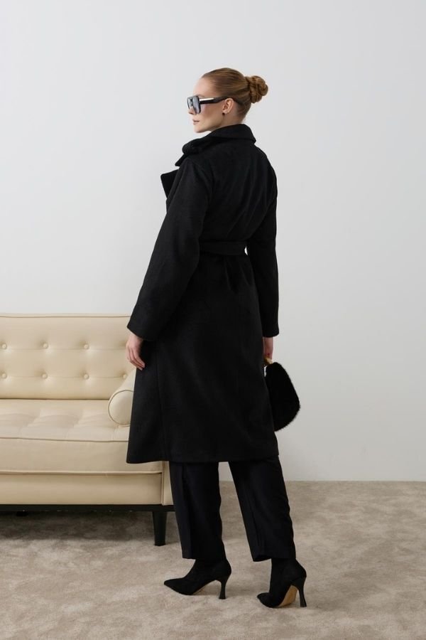 Düğmeli Kuşaklı Kaban